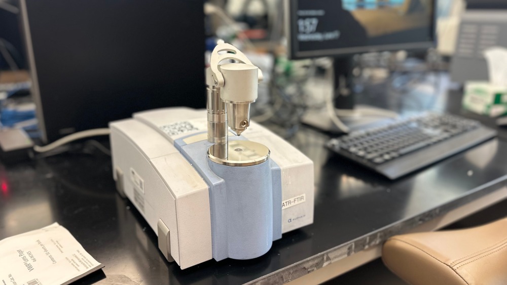 Bruker ALPHA II FT-IR Spectrometer w/ ATR
