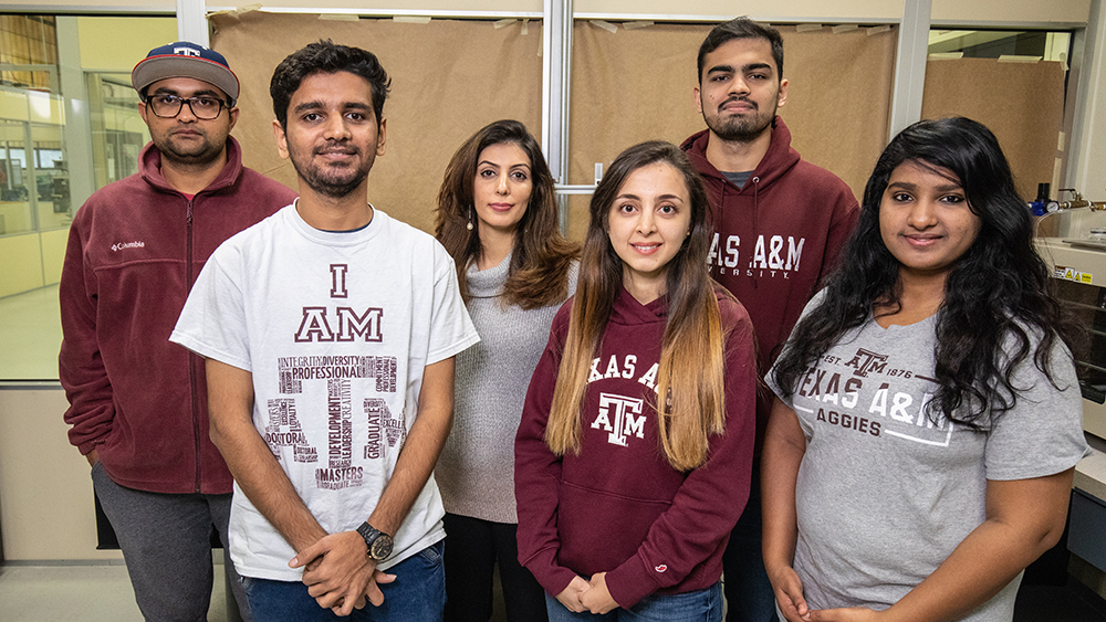 Dr. Dorrin Jarrahbashi and students in the lab.