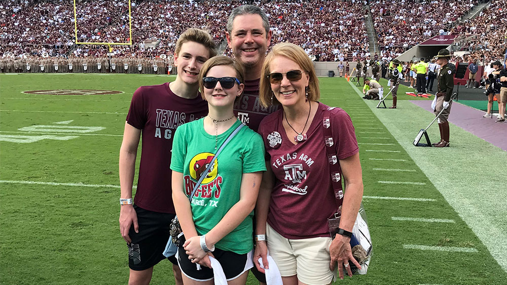 Robert and Tera Davis with family