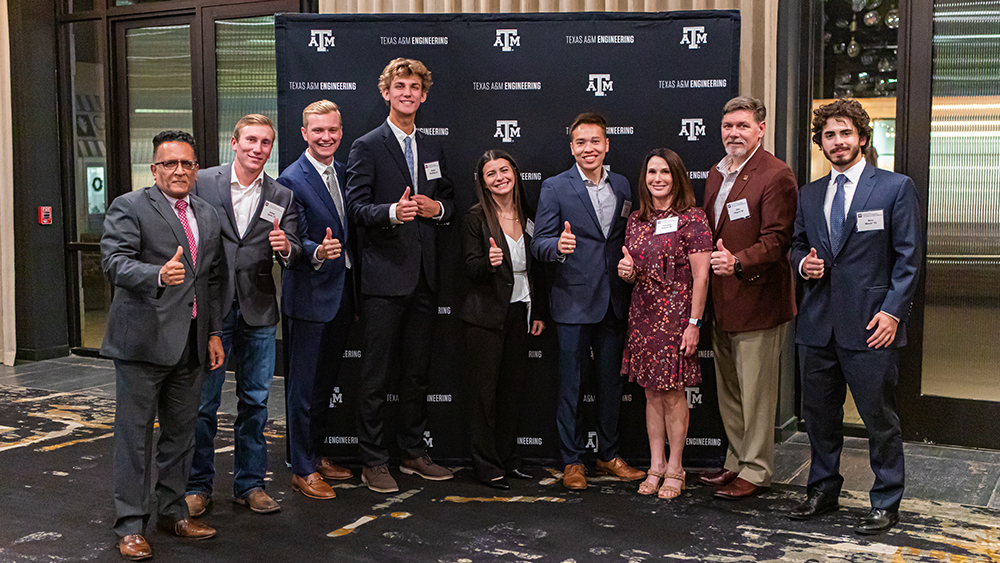 Gretchen and Alan Hilyard with Dr. Reza Langari, and six scholarship recipients at the fall scholarship banquet.  