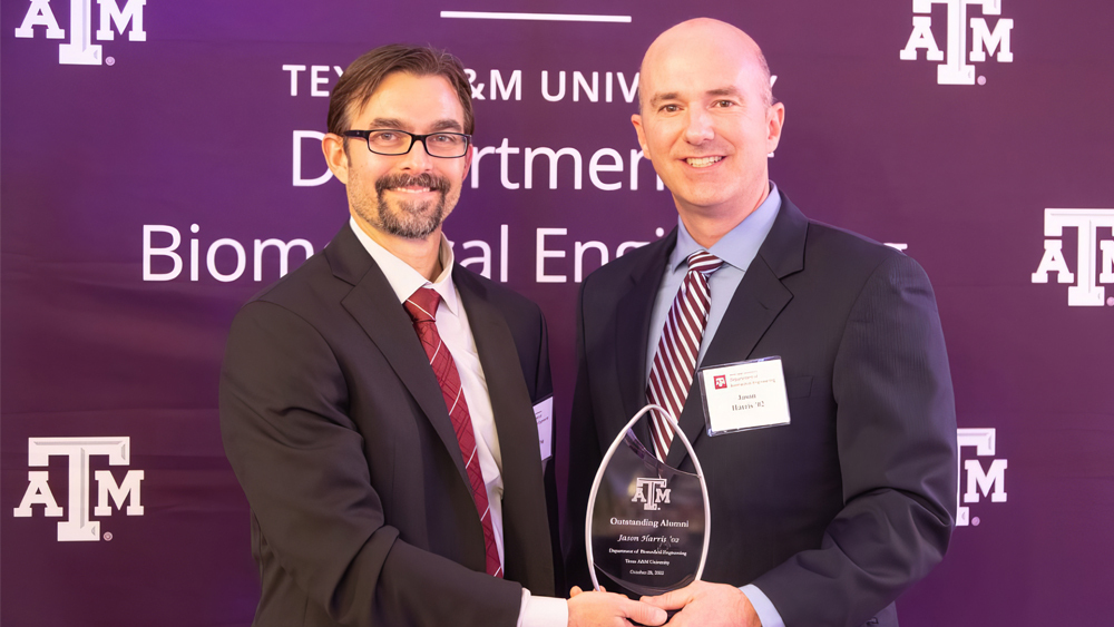 Dr. Mike McShane presenting Dr. Jason Harris the Outstanding Alumni Award.