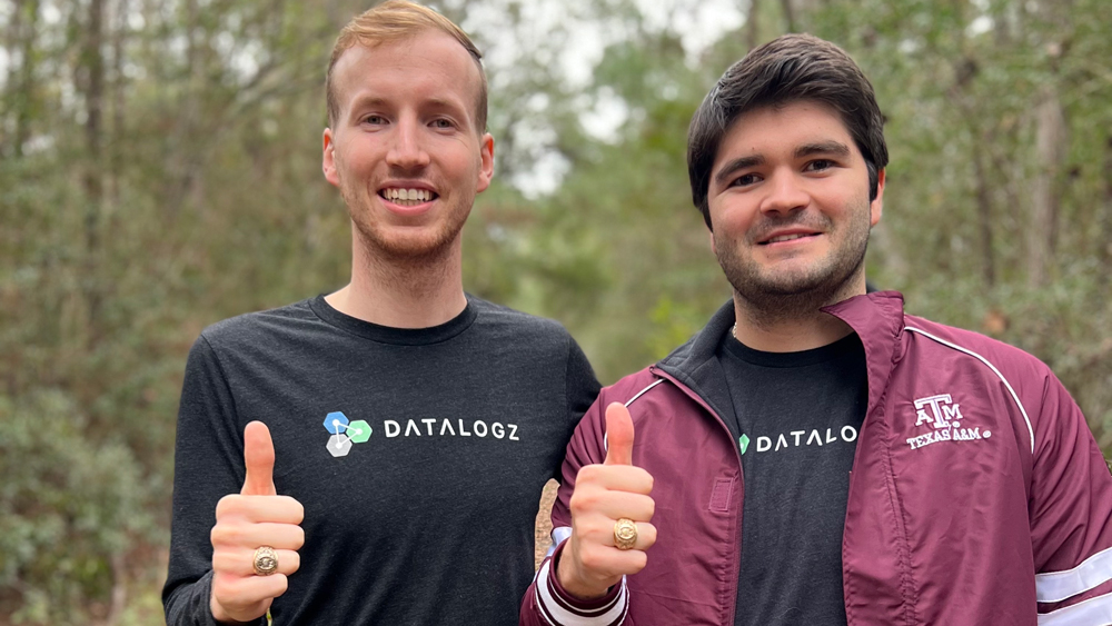 Logan Havern and Pablo Lerdo pose with a thumbs up.