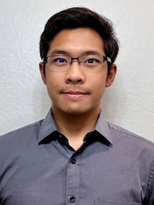 Headshot of Jason Mangalidan. 