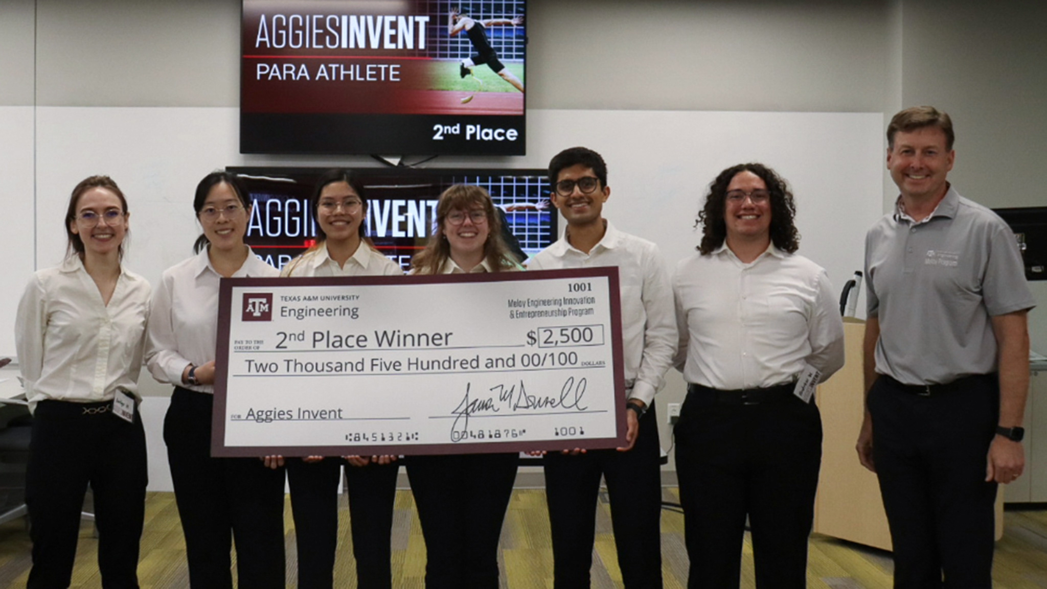 Students holding a large check for $2,500 that says “2nd Place Winner.”