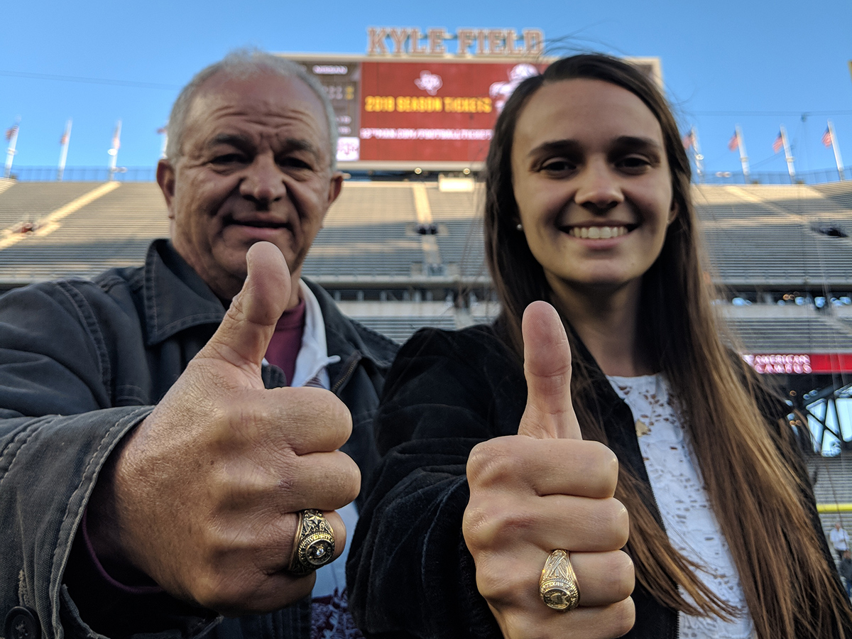 A man and womon with their thumbs up.