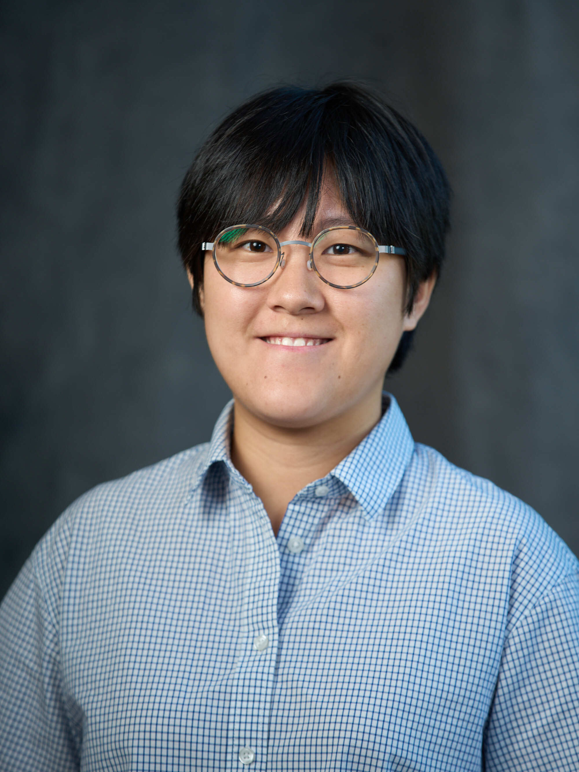 Headshot of Dr. Yiwei Lyu.