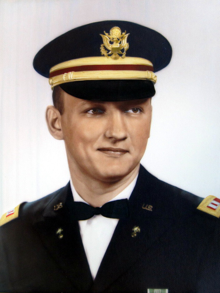 A headshot of Tom Reddin in his military uniform.